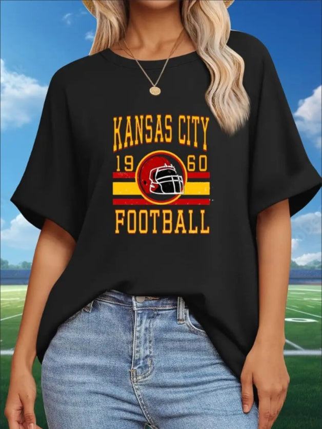 KC, Football Graphic Print T-Shirt - Crew Neck, A Comfortable Women's Short-sleeved Crew Neck T-shirt For Everyday Wear And Stylish Layering