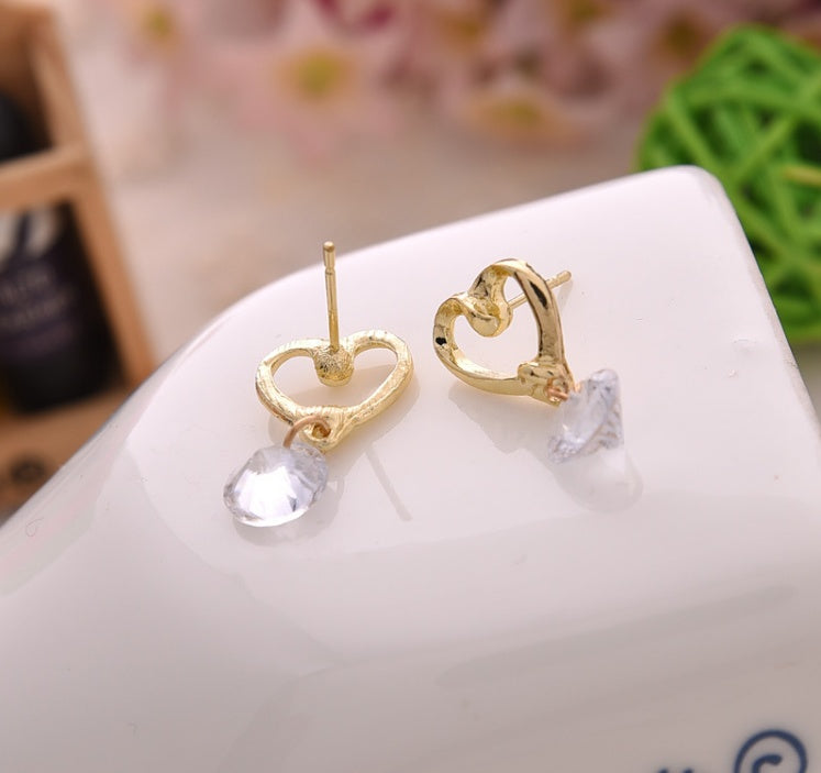 Temperament love earrings