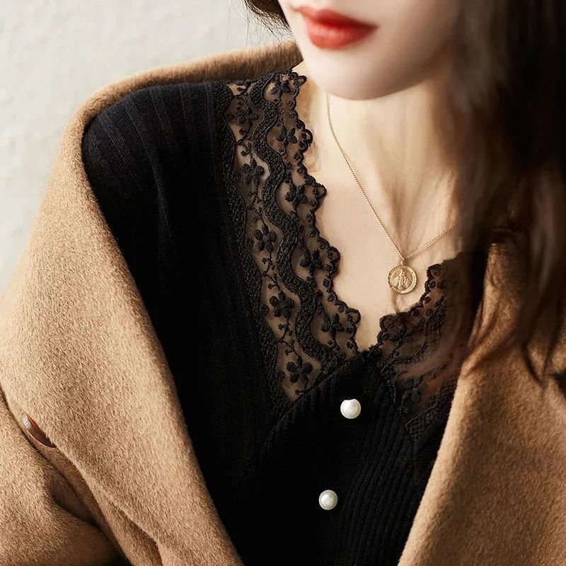 Inner Lace Knitted V-neck Bottoming Shirt