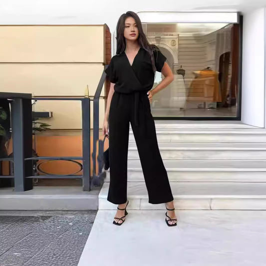 Kurzärmliger Jumpsuit mit V-Ausschnitt und Taschen für Damen