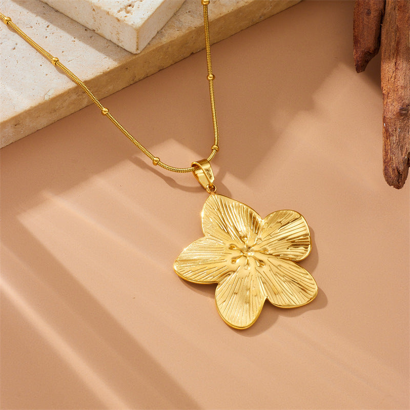 Fashion Minority Design Gold Plated Vintage Flower Necklace