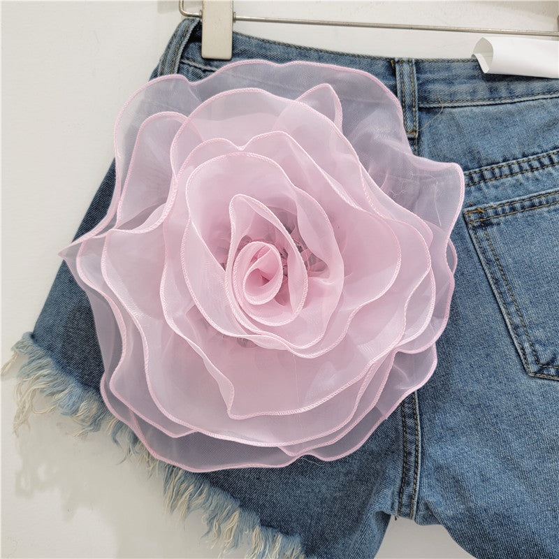 Damen-Jeansshorts mit dreidimensionalen Blumen