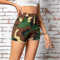 Shorts mit verwaschenem Camouflage-Druck und aufgestickter Tasche und Nähten